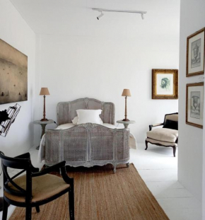 The White House Homestay